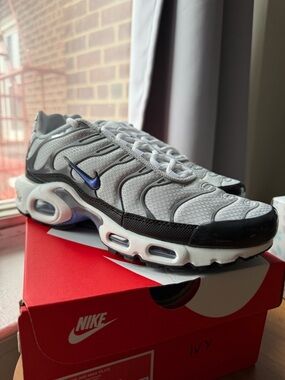 NIKE AIR MAX PLUS